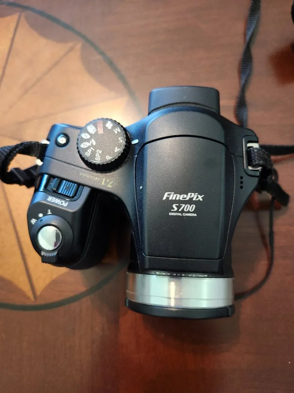 FUJIFILM FinePix S700 Digital Camera 7.1MP 10x Zoom w/carrying case- GUC
